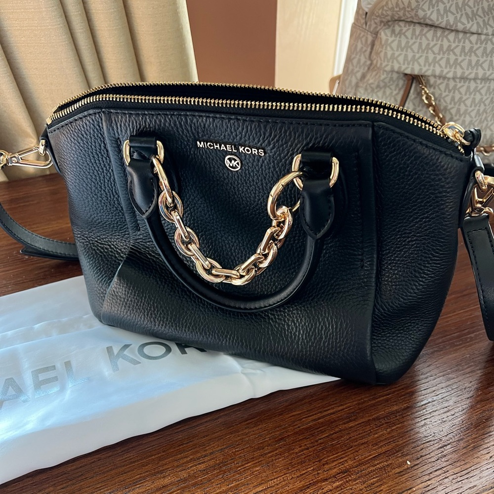 Sienna medium messenger. Leather. Only used twice. Retails $298